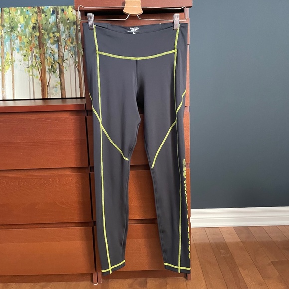LesMills-Reebok Leggings - Picture 4 of 5